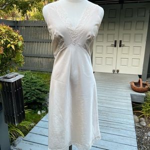 Vtg.❤️Farr West Cream Lace Trimmed Slip~Chemise